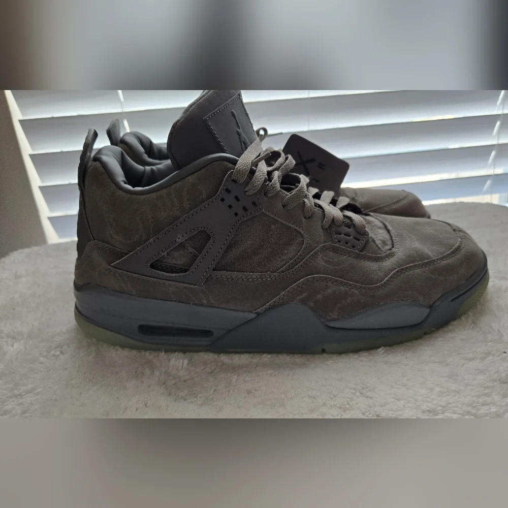 Air Jordan 4 Retro KAWS